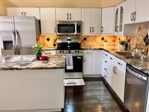 3910 Inverrary Blvd #304-B, Lauderhill, FL 33319