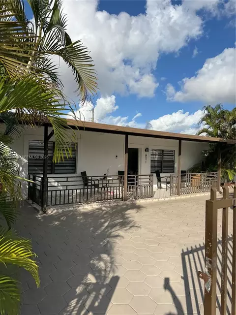 971 E 13th St, Hialeah, FL 33010 photo 1