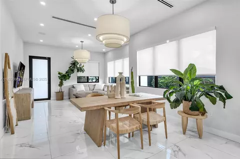 Dining - 2260 E 9th Ave, Hialeah, FL 33013 photo 2 of 2
