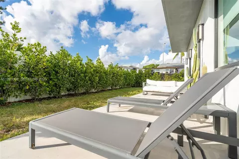 Exterior - 2260 E 9th Ave, Hialeah, FL 33013 photo 6 of 7