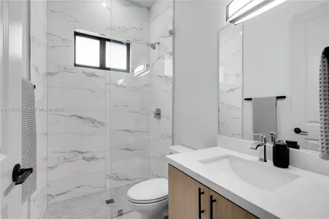 Bath - 2260 E 9th Ave, Hialeah, FL 33013 photo 3 of 3