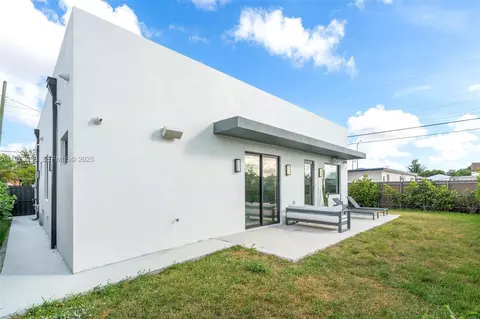 Exterior - 2260 E 9th Ave, Hialeah, FL 33013 photo 4 of 7