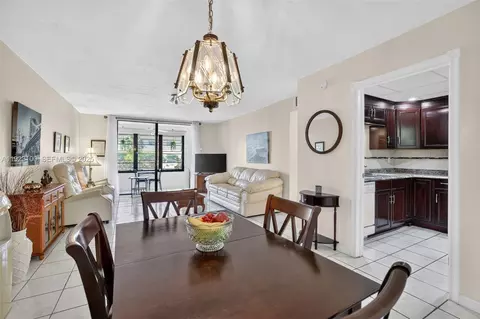 2841 Somerset Dr #106, Lauderdale Lakes, FL 33311