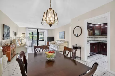 2841 Somerset Dr #106, Lauderdale Lakes, FL 33311
