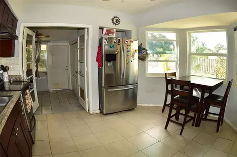 2812 Wiley St, Hollywood, FL 33020