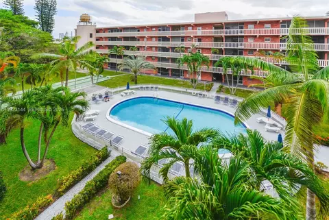200 NE 12th Ave #6D, Hallandale Beach, FL 33009