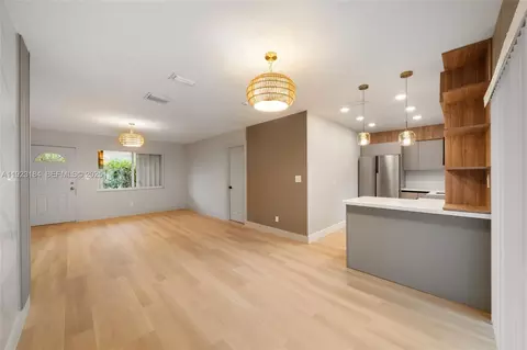 2350 NW 56th St, Miami, FL 33142