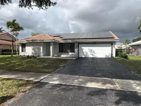 7615 Sunflower Dr, Margate, FL 33063