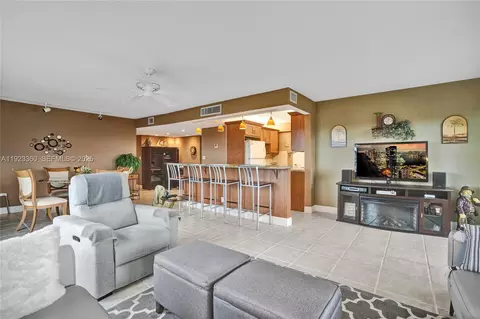 5100 Dupont Blvd #6M, Fort Lauderdale, FL 33308