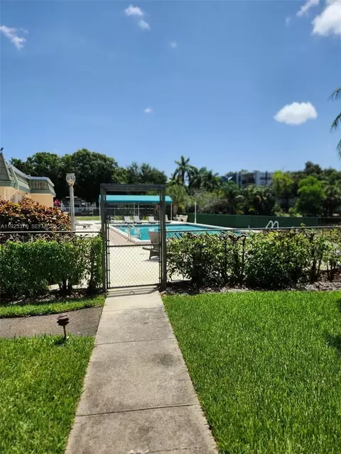 4100 N 58th Ave #207, Hollywood, FL 33021