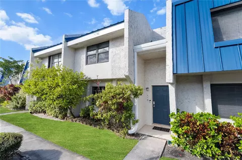 2528 N 38 Ave #D-32, Hollywood, FL 33021