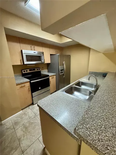450 S Park Rd #5-307, Hollywood, FL 33021