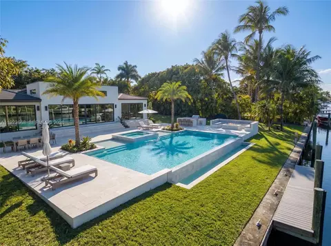 7425 Belle Meade Blvd, Miami, FL 33138