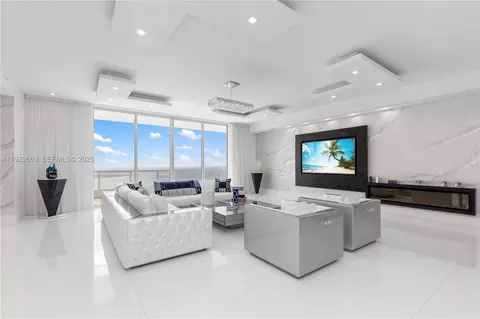 17875 Collins Ave #PH4701, Sunny Isles Beach, FL 33160