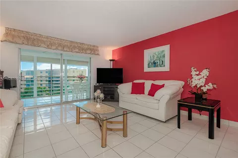 401 SE 3rd St #507, Dania Beach, FL 33004