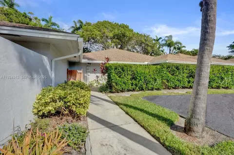 9 S Lakeshore Dr, Hypoluxo, FL 33462