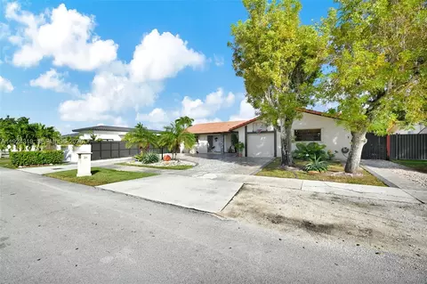 31 NW 133rd Pl, Miami, FL 33182