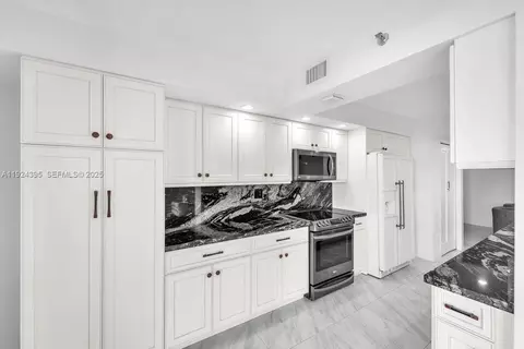 4000 Towerside Ter #1807, Miami, FL 33138