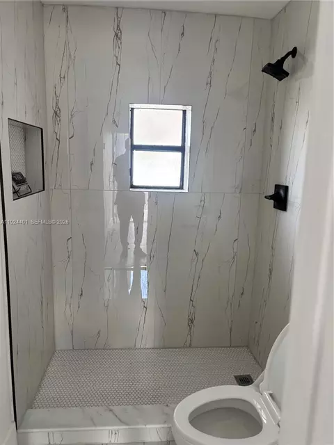 Bath - 354 E 50th St, Hialeah, FL 33013 photo 3 of 5