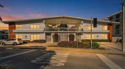 8080 Tatum Waterway Dr #25, Miami Beach, FL 33141