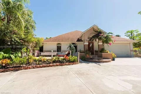 740 31st St SW, Naples, FL 34117