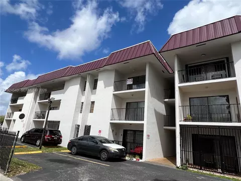 1471 W 43rd Pl #302, Hialeah, FL 33012