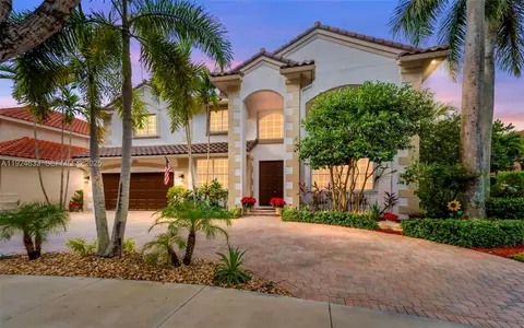 3835 Crestwood Cir, Weston, FL 33331