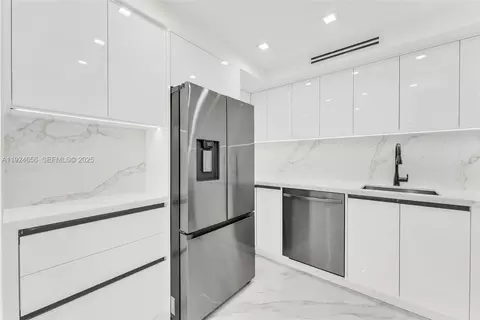 251 174th St #1414, Sunny Isles Beach, FL 33160