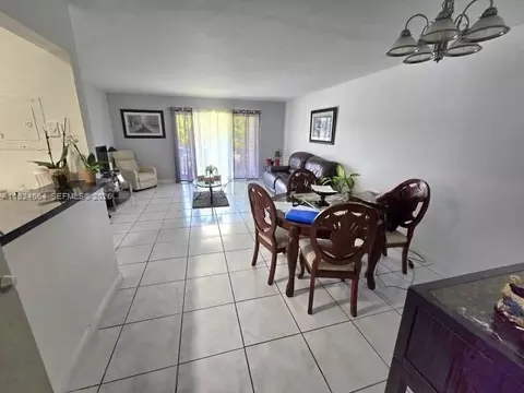 10375 N Kendall Dr #J7, Miami, FL 33176