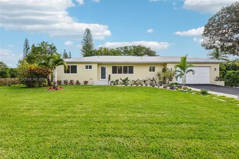 140 NE 161st St, Miami, FL 33162