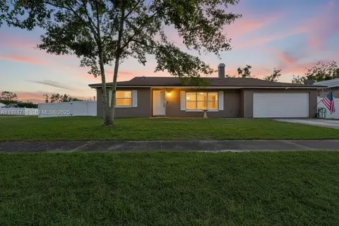 8210 E Sailmaker Ln, Jacksonville, FL 32210