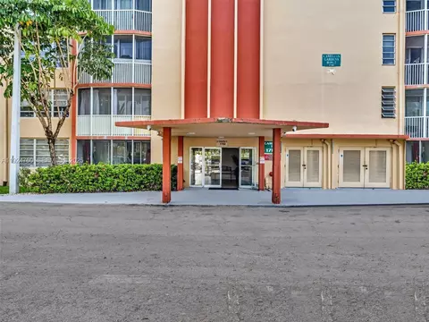 1780 NE 191st St #205-2, Miami, FL 33179