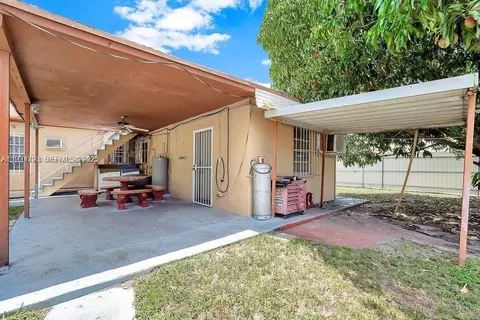 Exterior - 911 E 9th Pl, Hialeah, FL 33010 photo 4 of 7