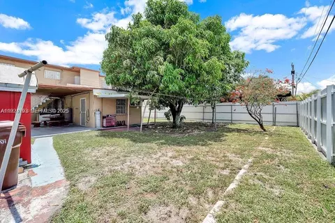 Exterior - 911 E 9th Pl, Hialeah, FL 33010 photo 2 of 7