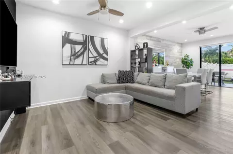 3337 W 91st Ter, Hialeah, FL 33018