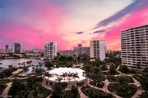 2500 Parkview Dr #1207, Hallandale Beach, FL 33009