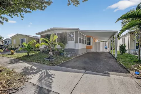 3024 SW 52nd St, Fort Lauderdale, FL 33312