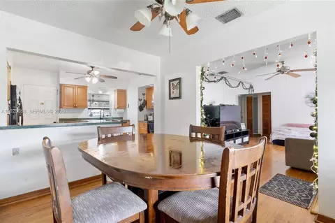 Dining - 355 W 54th St, Hialeah, FL 33012 photo 2 of 4