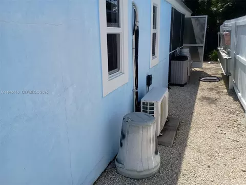 Exterior - 29 Bonefish Ave, Key Largo, FL 33037 photo 3 of 4