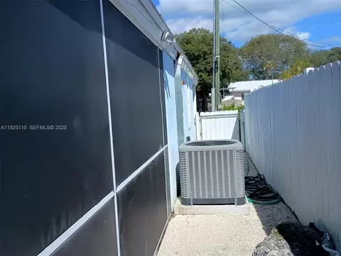 Exterior - 29 Bonefish Ave, Key Largo, FL 33037 photo 2 of 4