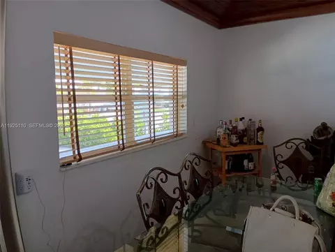Dining - 29 Bonefish Ave, Key Largo, FL 33037 photo 1 of 2