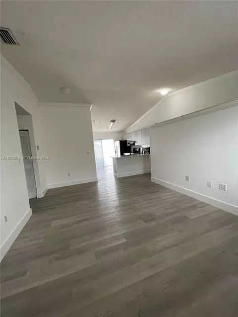 3375 W 76th St #211, Hialeah, FL 33018