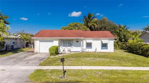 8221 SW 10th St, North Lauderdale, FL 33068
