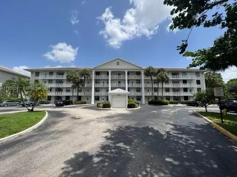 1703 Whitehall Dr #301, Davie, FL 33324