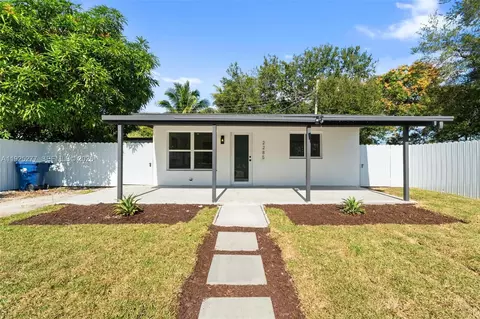 2285 NW 89th St, Miami, FL 33147