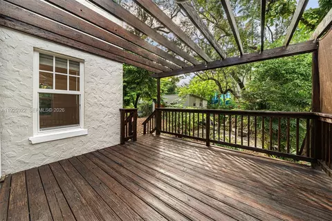 828 NW 9th Ave, Miami, FL 33136