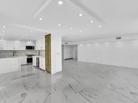 230 174th St #712, Sunny Isles Beach, FL 33160