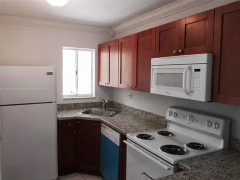 2780 W 76th St #205, Hialeah, FL 33016