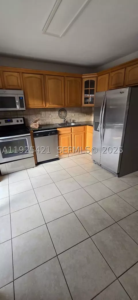 560 NW 82nd Pl #303, Miami, FL 33126
