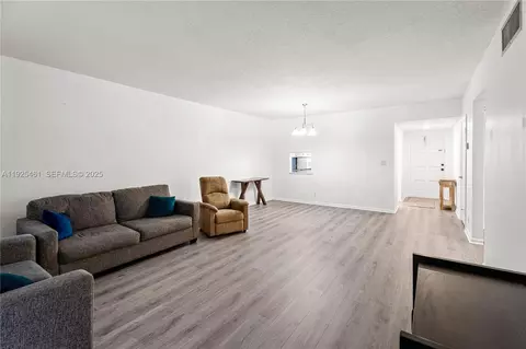 6751 Cypress Rd #207, Plantation, FL 33317